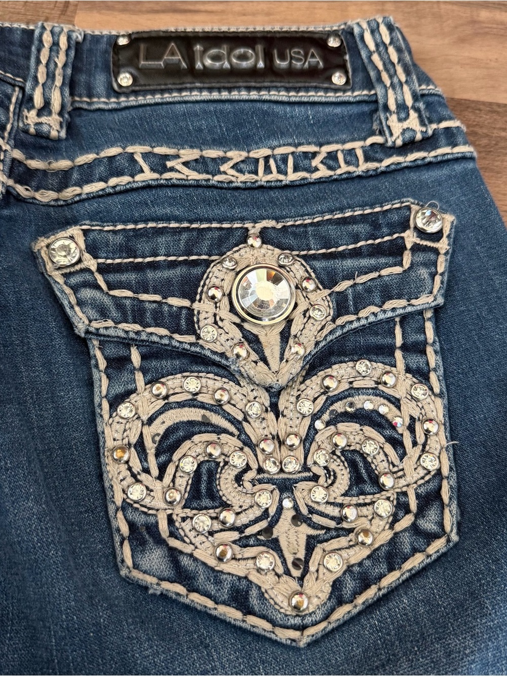 L.A. Idol Low Rise Dark Wash Embellished Thick Stitch Bootcut Jeans Size 27 x 34